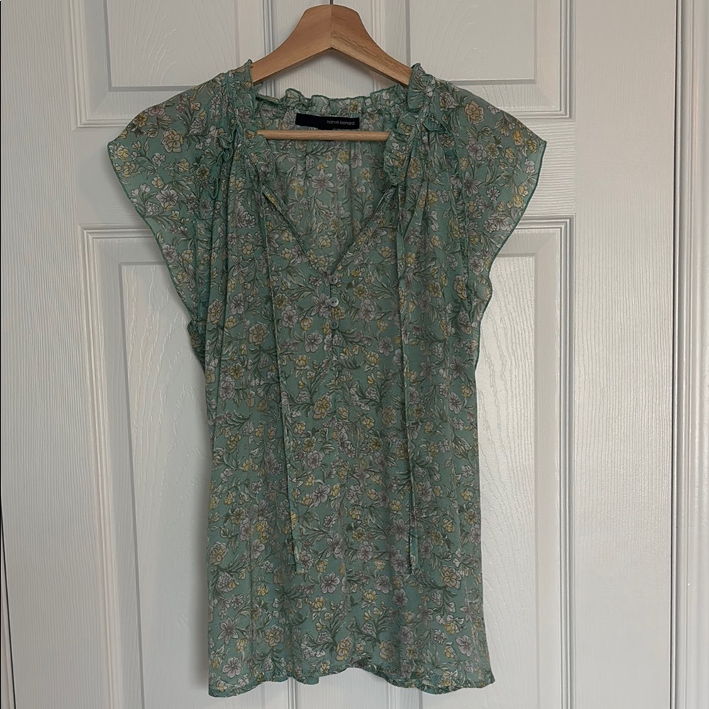 Harvé Benard ruffled sleeveless blouse